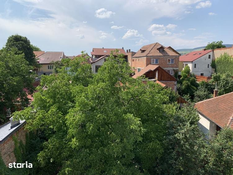 Apartament cu 3 camere decomandat, mobilat în Gruia