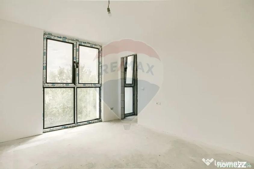 Apartament cu 3 camere semidecomandat în Subcetate