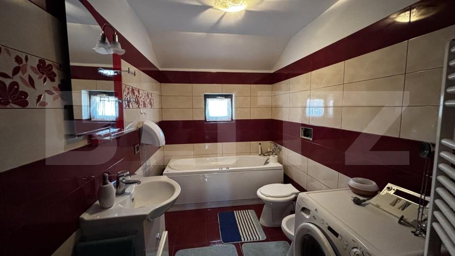 Casă individuală cu 6 camere cu Canalizare în Cârcea