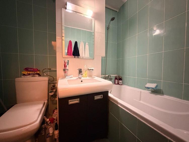 Apartament cu 3 camere decomandat în Crângași