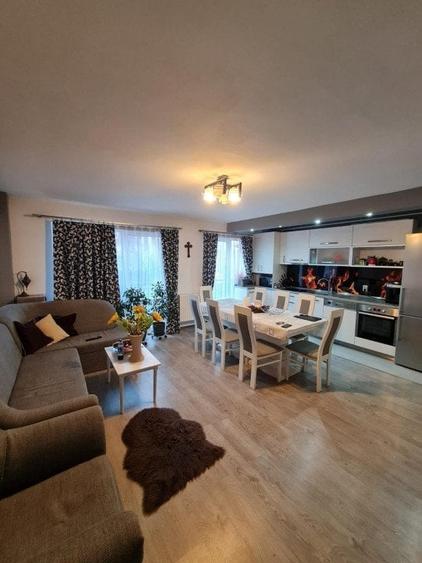 Apartament cu 4 camere semidecomandat, mobilat în Florești