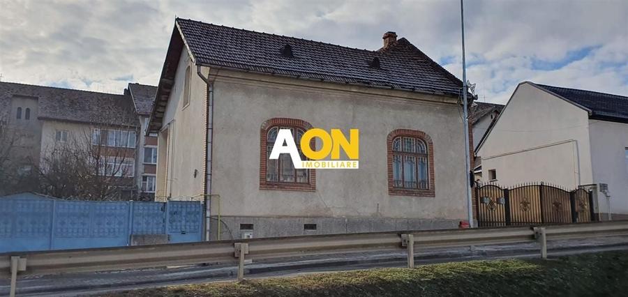 Casă individuală cu 4 camere cu Canalizare în Central