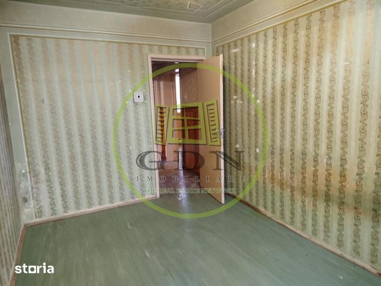 Apartament cu 4 camere semidecomandat în Decebal