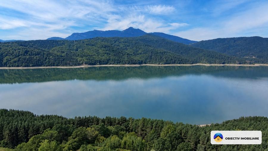 Teren intravilan de 5800 mp, în Hangu