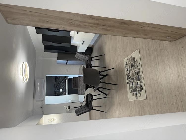 Apartament cu 4 camere decomandat în Central