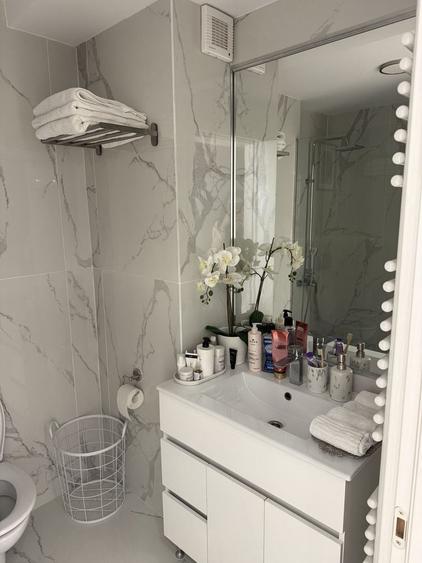 Apartament cu 3 camere decomandat, mobilat în Exterior Vest