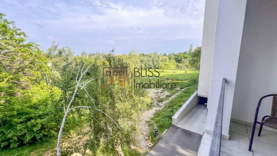 Apartament cu 3 camere semidecomandat în Sisești