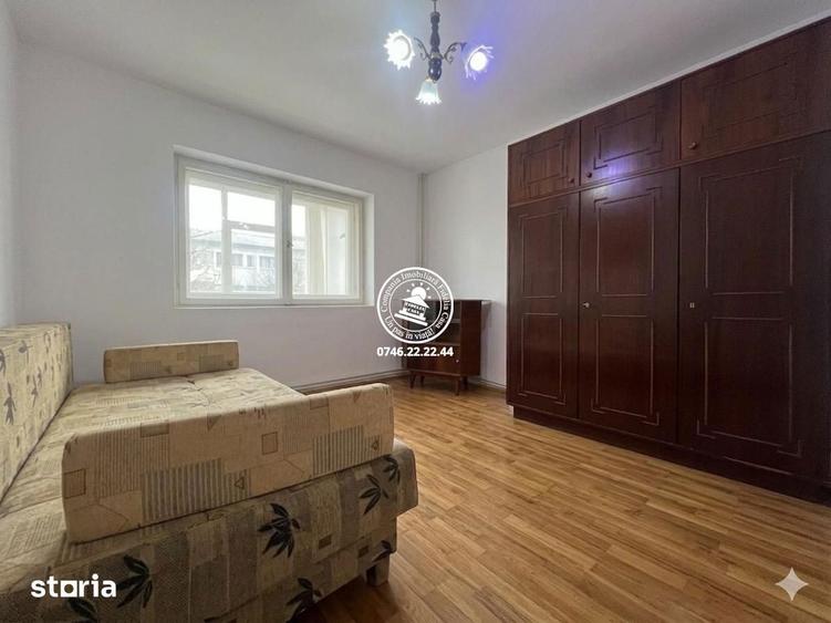 Apartament cu 3 camere decomandat în Nicolina