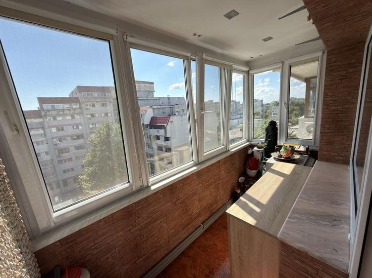 Apartament cu 3 camere semidecomandat în Exterior Vest