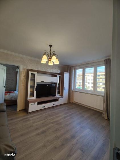 Apartament cu 3 camere în Decebal