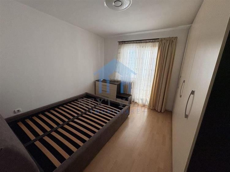 Apartament cu 4 camere decomandat în Plopilor