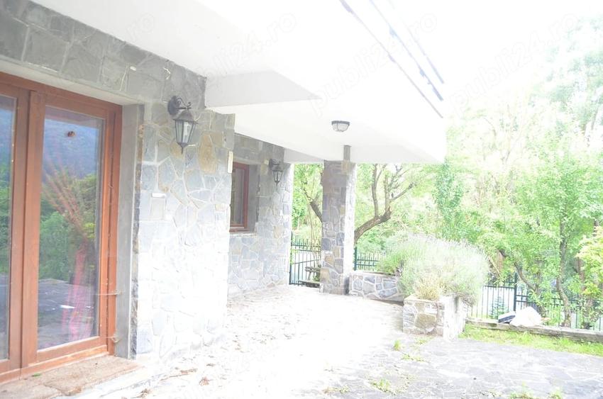 Casă cu 1 camere cu Teren 1627 Mp în Poiana