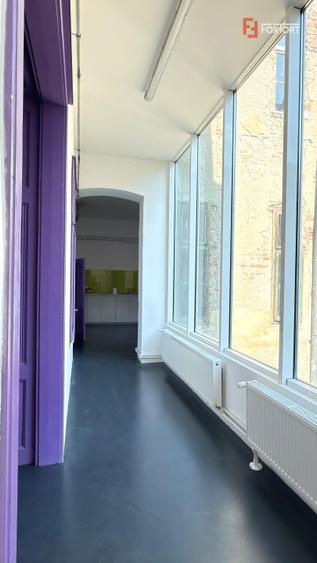 Apartament cu 4 camere decomandat în Central