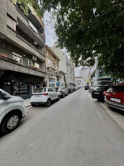 Apartament cu 3 camere semidecomandat în Amzei