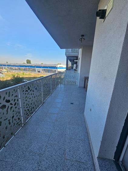 Garsonieră decomandată în Titan
