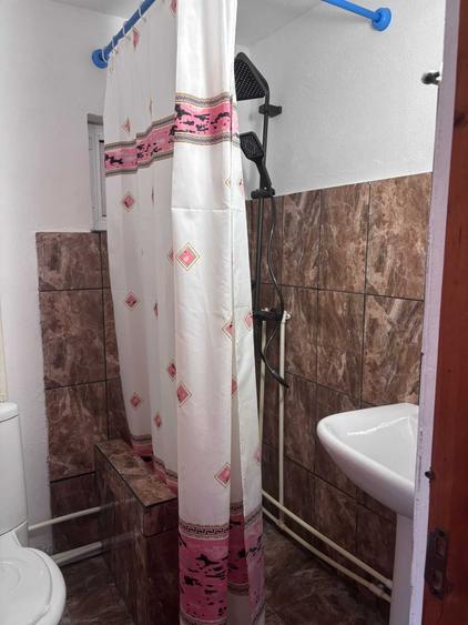 Casă cu 4 camere în Căpățânenii Ungureni