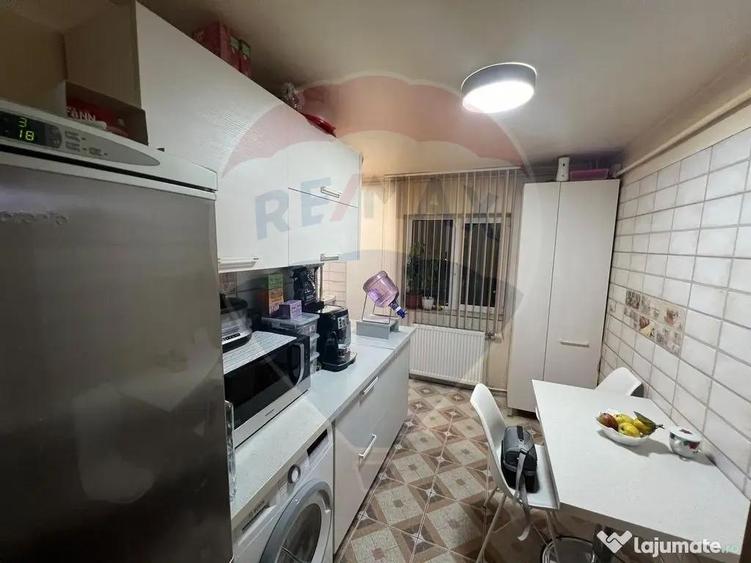 Apartament cu 4 camere decomandat în Central