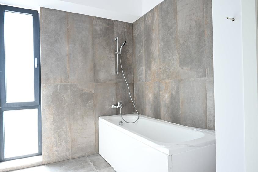 Duplex cu 5 camere cu Piscina în Odăi