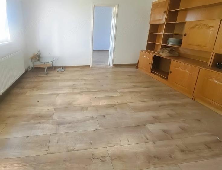 Apartament cu 3 camere semidecomandat în Mureșeni