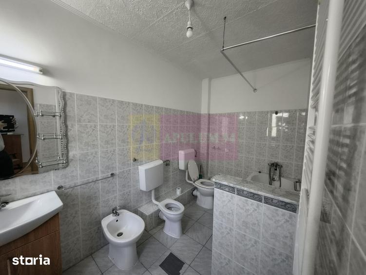 Casă cu 7 camere cu Teren 280 Mp în Rahova