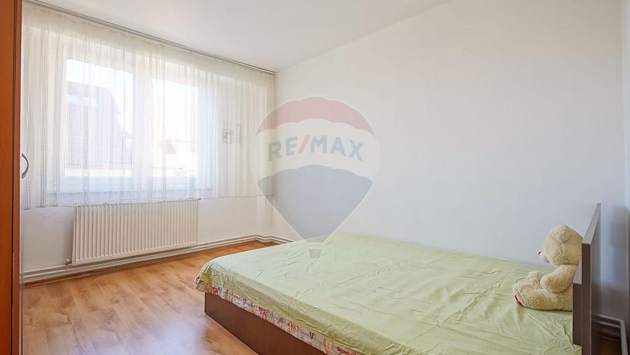 Apartament cu 3 camere semidecomandat, mobilat în Astra