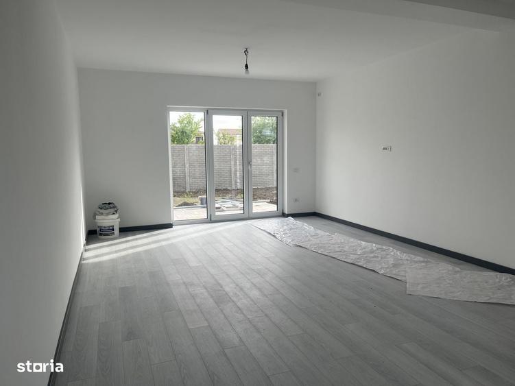Casă cu 3 camere în Dumbrăvița