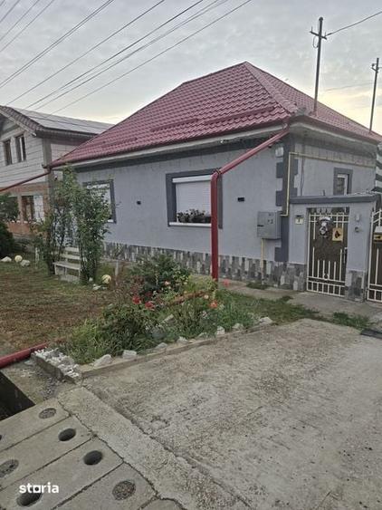 Casă cu 4 camere cu Teren 1800 Mp în Zimandu Nou