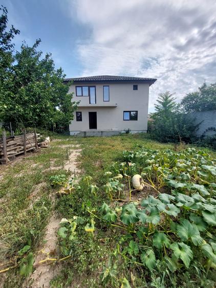 Casă individuală cu 7 camere cu Canalizare în Mihăilești