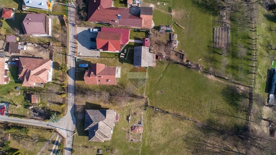 Casă cu 6 camere cu Teren 1915 Mp în Bran