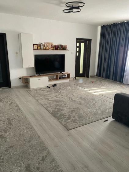 Casă cu 4 camere cu Teren 902 Mp în Central