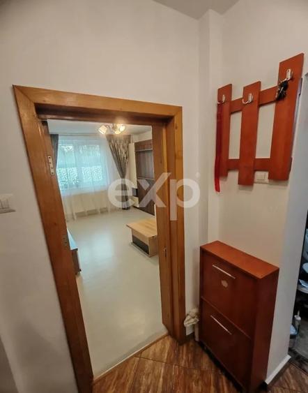 Apartament cu 2 camere semidecomandat, mobilat în Trivale