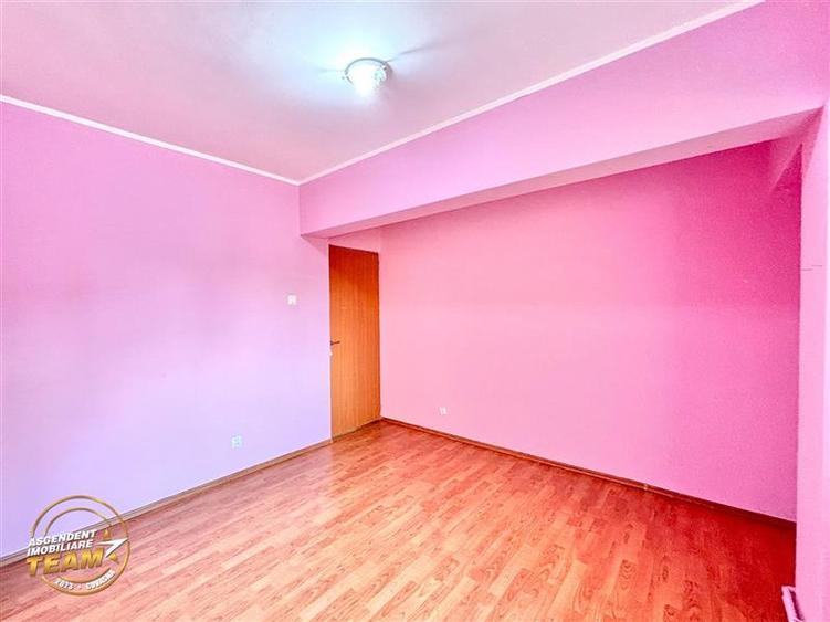 Apartament cu 3 camere decomandat, mobilat în Sud