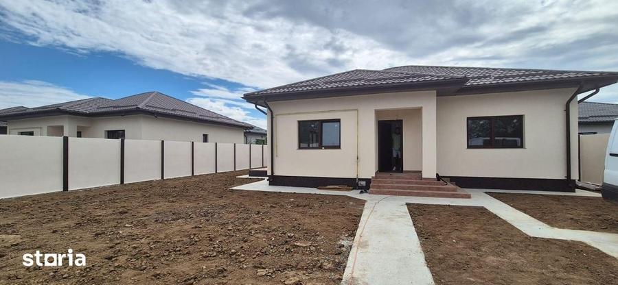 Casă cu 4 camere cu Teren 400 Mp în Clinceni