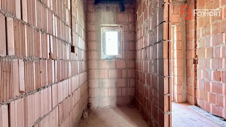Casă cu 4 camere cu Teren 327 Mp în Moșnița Nouă