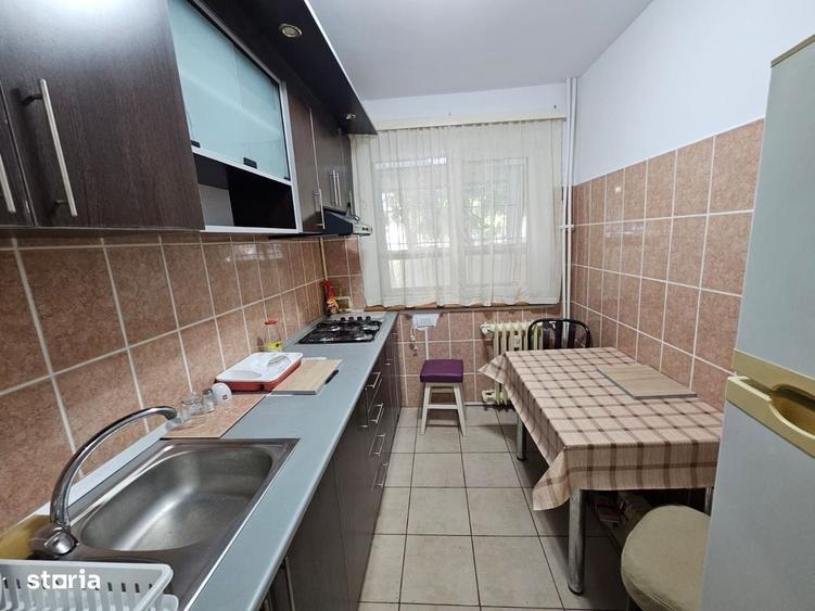 Apartament cu 2 camere semidecomandat în Gorjului