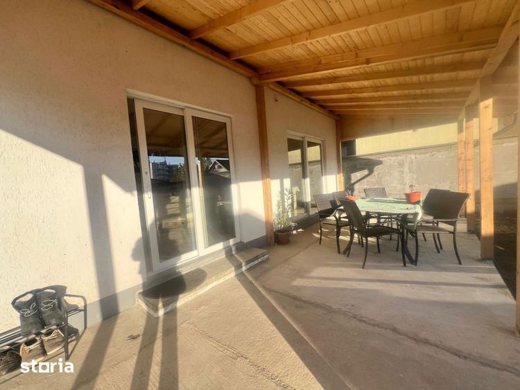 Casă cu 3 camere cu Canalizare în Central
