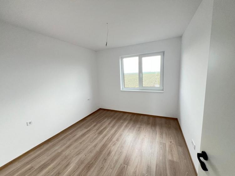 Duplex cu 4 camere cu Canalizare în Sânpetru