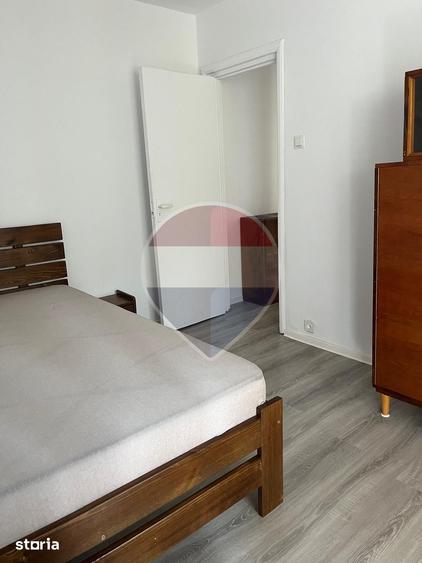 Apartament cu 3 camere semidecomandat în Bucovina