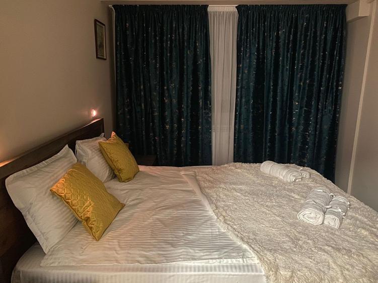 Apartament cu 3 camere decomandat în Victoriei