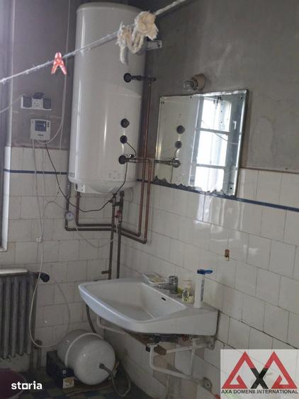Casă cu 6 camere decomandat cu Teren 538 Mp în Baba Novac
