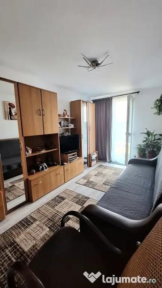 Apartament cu 2 camere decomandat în Sânpetru