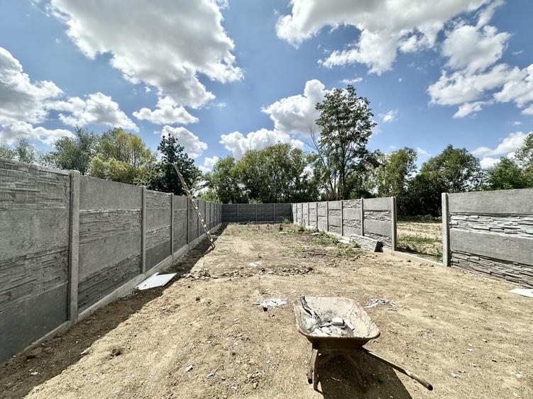 Duplex cu 4 camere cu Canalizare în Moșnița Nouă