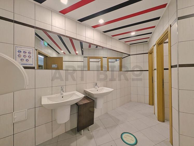 Birou, de 310 mp, în Universitate