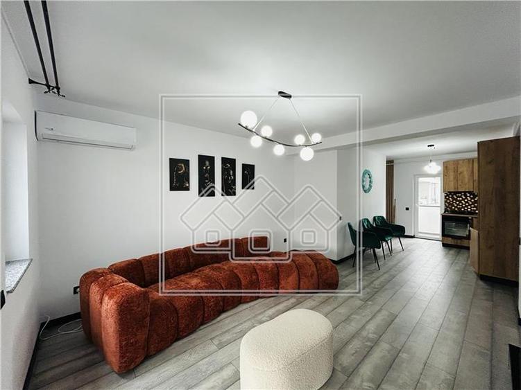 Apartament cu 3 camere nedecomandat, mobilat în Exterior Sud