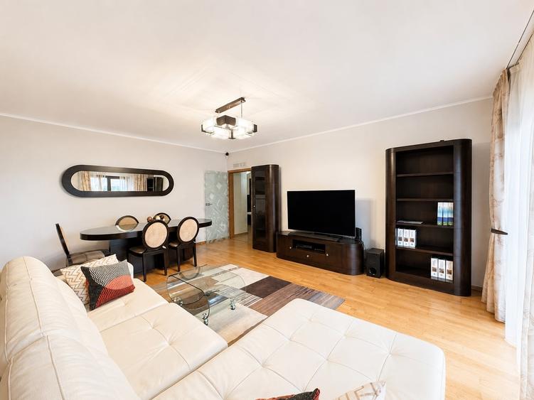 Apartament cu 3 camere decomandat în Polonă