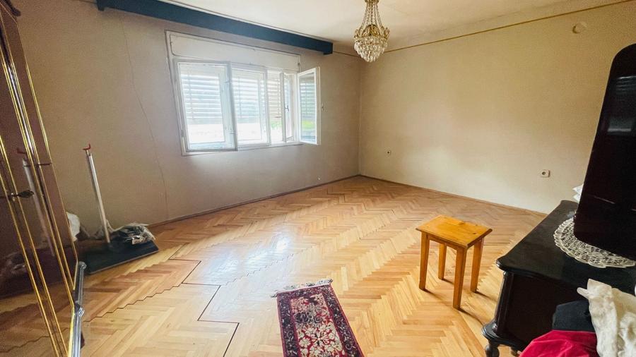 Casă individuală cu 7 camere cu Canalizare în Mehala