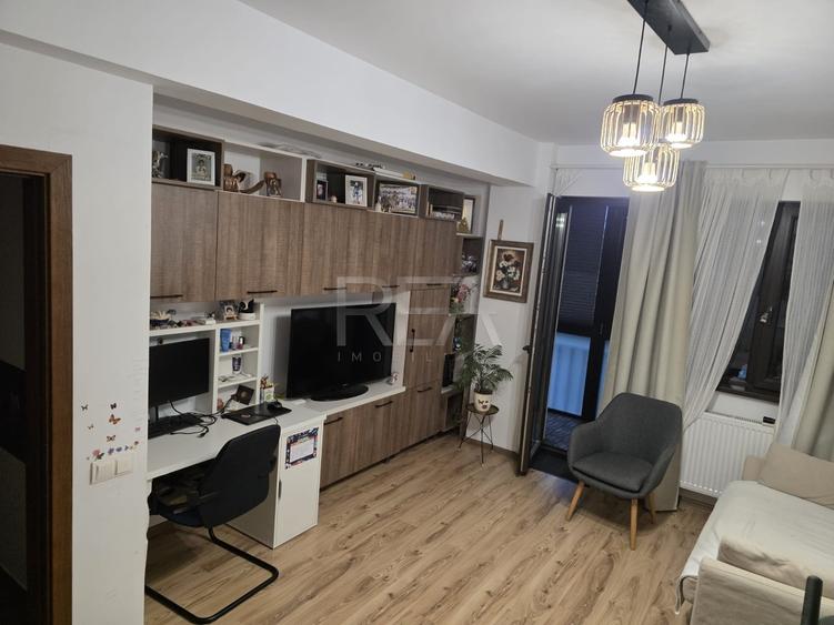 Apartament cu 3 camere decomandat, mobilat în Titan