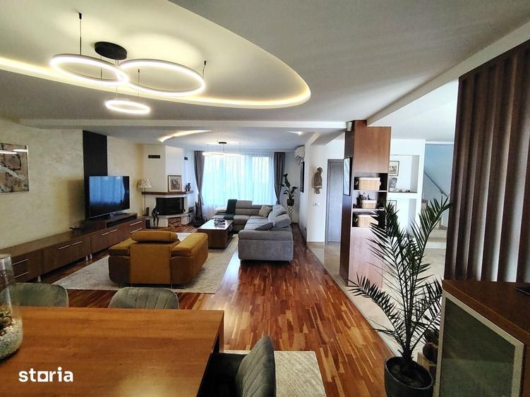 Casă cu 7 camere cu Teren 900 Mp în Corbeanca