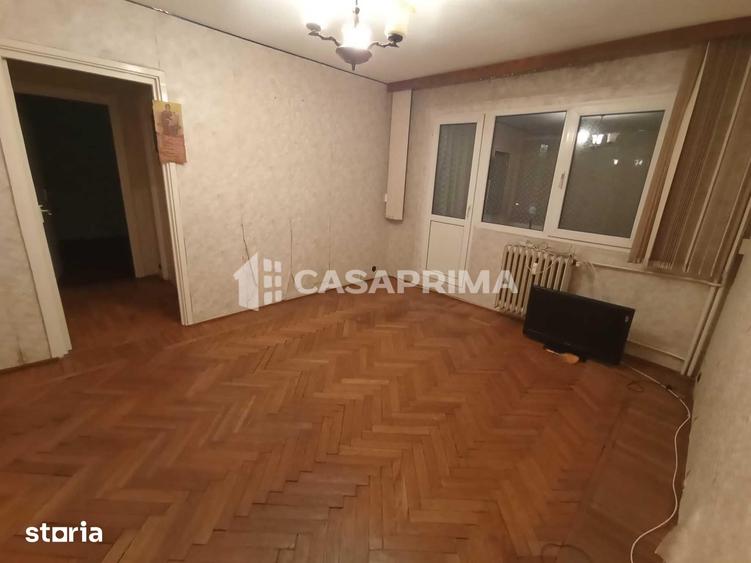 Apartament cu 3 camere semidecomandat în Vest