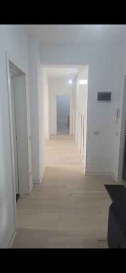Apartament cu 3 camere în Sud